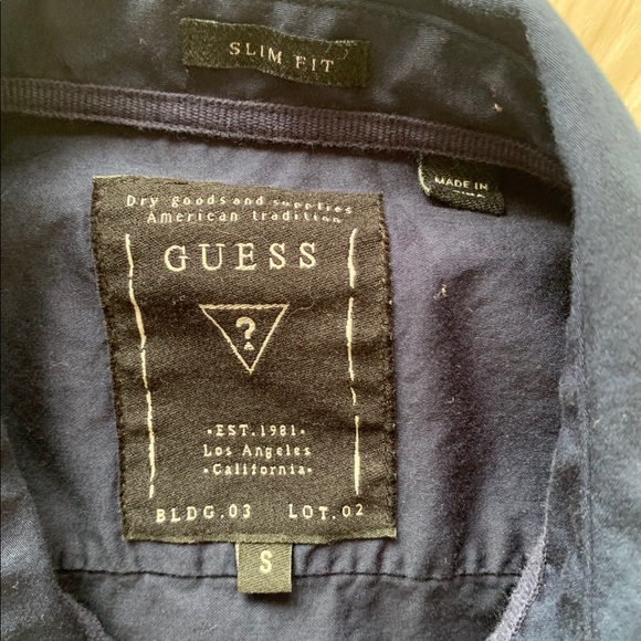 Guess button up - Picture 2 of 3